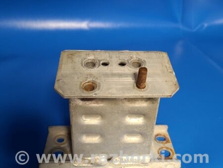 ФОТО Кронштейн усилителя переднего бампера для Toyota Prius 30 (09-17) Киев