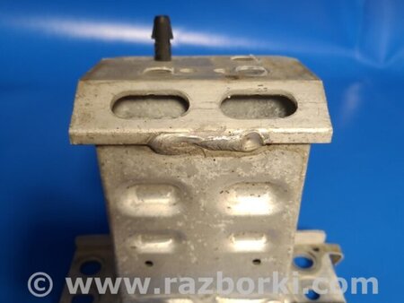 ФОТО Кронштейн усилителя переднего бампера для Toyota Prius 30 (09-17) Киев