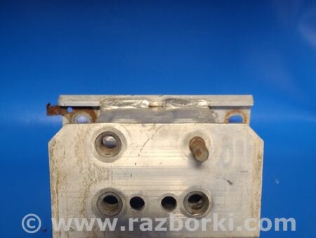 ФОТО Кронштейн усилителя переднего бампера для Toyota Prius 30 (09-17) Киев