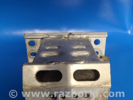ФОТО Кронштейн усилителя переднего бампера для Toyota Prius 30 (09-17) Киев