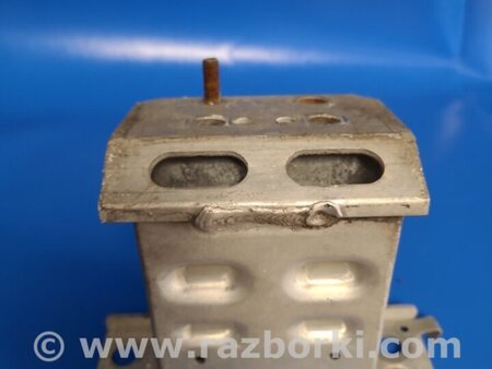 ФОТО Кронштейн усилителя переднего бампера для Toyota Prius 30 (09-17) Киев