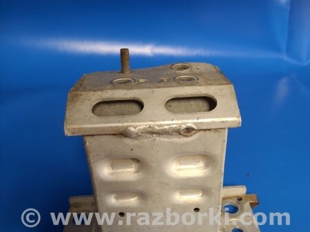 ФОТО Кронштейн усилителя переднего бампера для Toyota Prius 30 (09-17) Киев