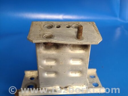 ФОТО Кронштейн усилителя переднего бампера для Toyota Prius 30 (09-17) Киев