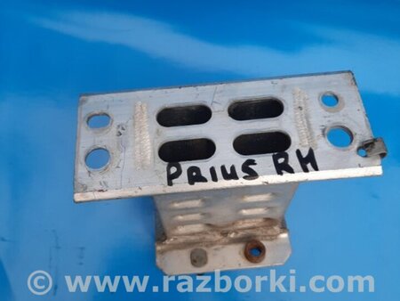 ФОТО Кронштейн усилителя переднего бампера для Toyota Prius 30 (09-17) Киев