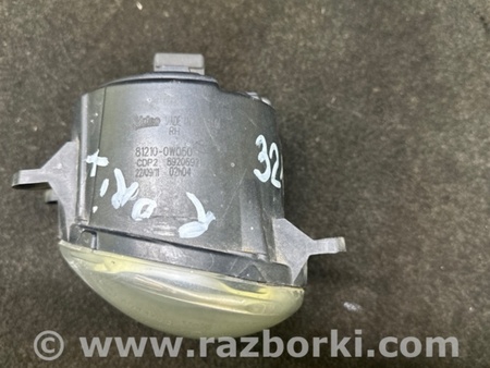 ФОТО Противотуманная фара для Toyota Prius Plus (11-14) Киев
