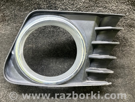 ФОТО Накладка противотуманной фары для Toyota Prius Plus (11-14) Киев