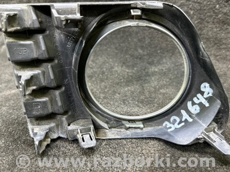 ФОТО Накладка противотуманной фары для Toyota Prius Plus (11-14) Киев