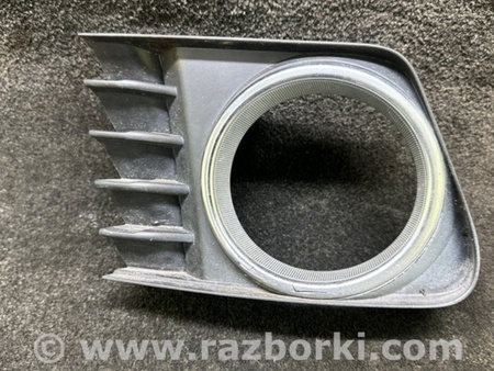 ФОТО Накладка противотуманной фары для Toyota Prius Plus (11-14) Киев