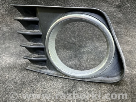 ФОТО Накладка противотуманной фары для Toyota Prius Plus (11-14) Киев