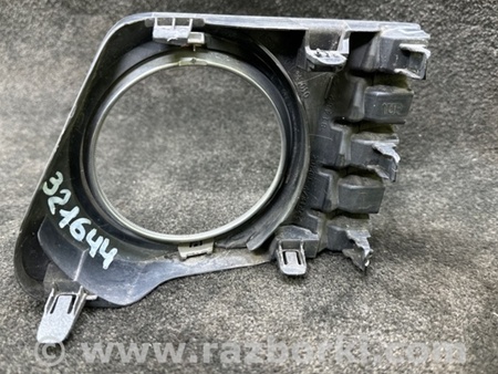 ФОТО Накладка противотуманной фары для Toyota Prius Plus (11-14) Киев