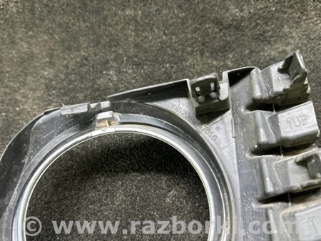ФОТО Накладка противотуманной фары для Toyota Prius Plus (11-14) Киев
