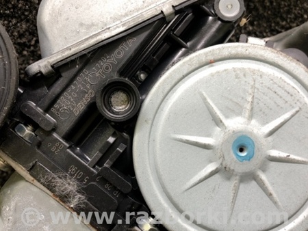 ФОТО Стеклоподъемник для Toyota Prius Plus (11-14) Киев