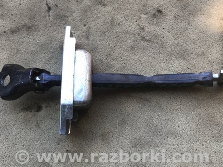 ФОТО Ограничитель двери для Toyota RAV-4 (05-12) Киев