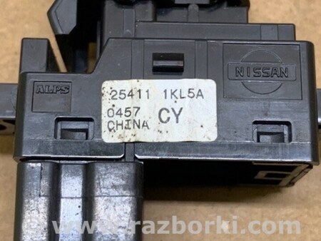 ФОТО Кнопка стеклоподьемника для Nissan Sentra B17 Киев