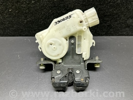 ФОТО Замок крышки багажника для Toyota Yaris (15-20) Киев