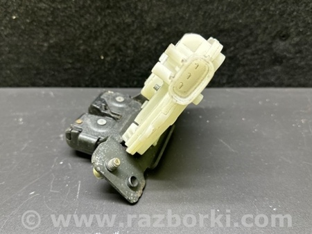 ФОТО Замок крышки багажника для Toyota Yaris (15-20) Киев