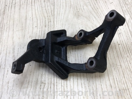 ФОТО Кронштейн натяжного ролика для Toyota Land Cruiser 90 Киев