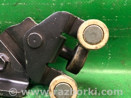 ФОТО Ролик нижний боковой сдвижной двери для Toyota Sienna (11-16) Киев