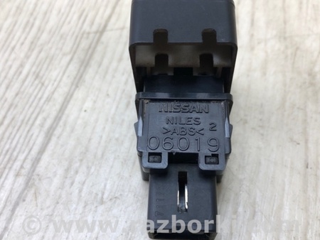 ФОТО Кнопка аварийки для Nissan Tiida/Versa C11 Киев
