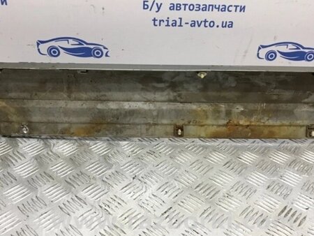 ФОТО Накладка порога зовнішня права для Mitsubishi Pajero Wagon Киев