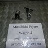 Петля двері передньої лівої Mitsubishi Pajero Wagon