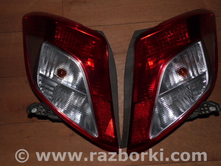 Фонари задние (левый и правый) для Toyota Yaris (05-11) Ровно