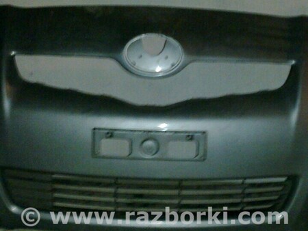Бампер передний для Toyota Yaris (05-11) Ровно