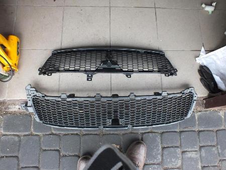 Решетка бампера для Mitsubishi Outlander XL Ровно
