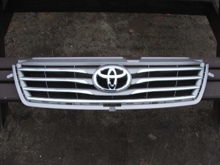 Решетка бампера для Toyota RAV-4 (05-12) Ровно