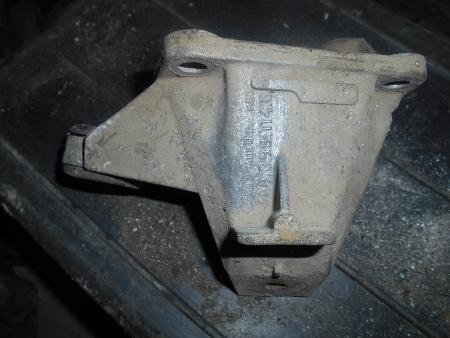 Подушка КПП для Volkswagen Passat B5 (08.1996-02.2005) Львов 6A0399114G