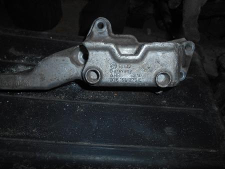 Подушка для Volkswagen Bora A4 (08.1998-01.2005) Львов 036199275E