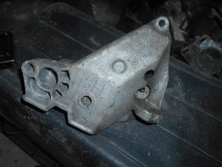 Подушка для Volkswagen Passat B5 (08.1996-02.2005) Львов 038199207H