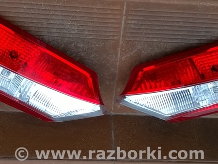 Фонарь задний внутренний для Toyota Corolla (все года выпуска) Ровно
