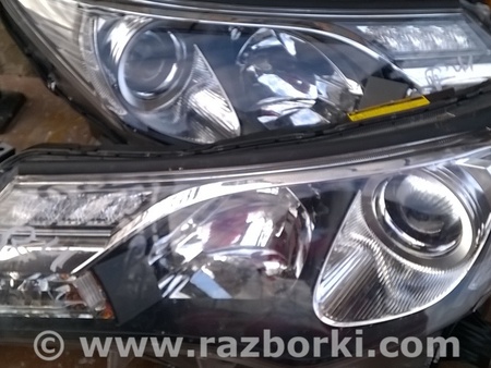 Фара передняя левая для Toyota RAV-4 (05-12) Ровно