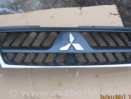 Решетка радиатора для Mitsubishi Pajero Wagon Ровно