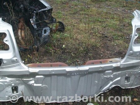 Задняя панель для Toyota Avensis (все года выпуска) Киев