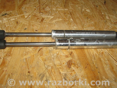 Амортизатор крышки багажника для Volkswagen Passat B5 (08.1996-02.2005) Львов 3B5827550E
