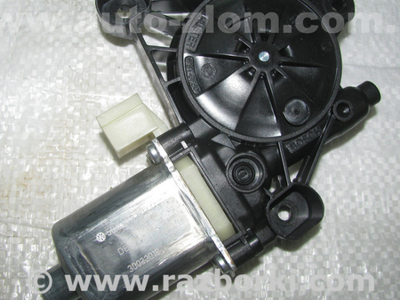 Мотор стеклоподъемника для Volkswagen Tiguan (11-17) Львов 5Q0959802C