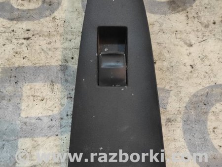 Кнопка стеклоподъемника дверная для Toyota RAV-4 (05-12) Киев 8481052030