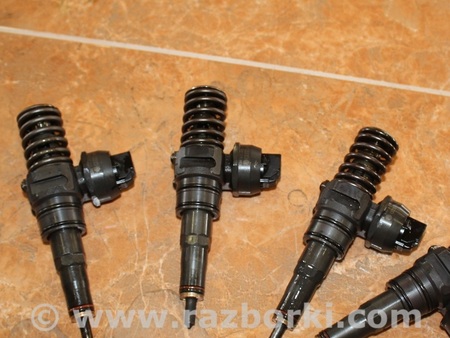 Форсунка топливная для Volkswagen T5 Transporter, Caravelle (10.2002-07.2015) Львов 038130073BN