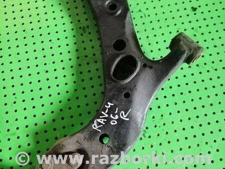 Рычаг нижний передний правый для Toyota RAV-4 (05-12) Киев 4806842050