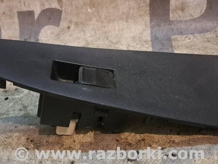 Кнопка стеклоподъемника дверная для Toyota RAV-4 (05-12) Киев 8481052030