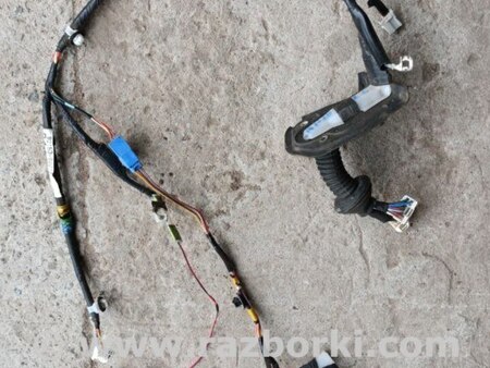 Проводка двери для Toyota Land Cruiser 200 Киев 89746-60030 , 82153-S0271