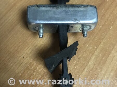 Ограничитель двери передней для Toyota Land Cruiser Prado 120 Киев 68630-60100