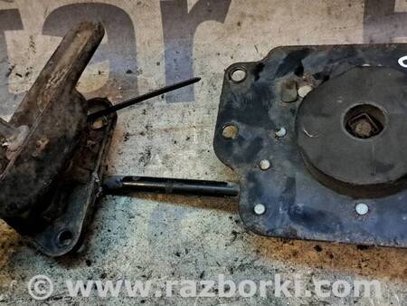 Кронштейн для KIA Carnival 2 (2006-2014) Киев 628004D200