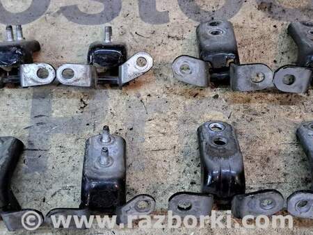 Петля двери передняя правая для Toyota RAV-4 (00-05) Киев 6871030160