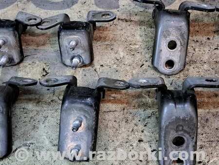 Петля двери передняя левая для Toyota RAV-4 (00-05) Киев 6874033010