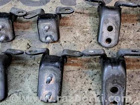 Петля двери задняя правая для Toyota RAV-4 (00-05) Киев 6875032060