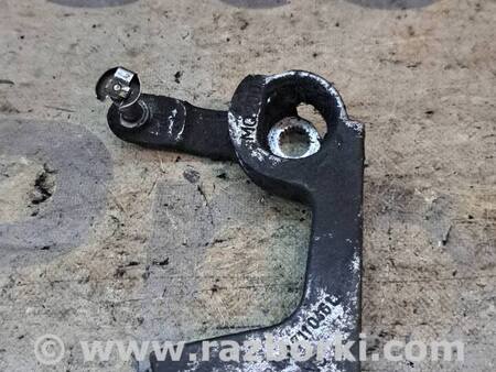 Кронштейн крепления кулисы КПП  для Skoda Octavia A5 Киев 1K0711051L