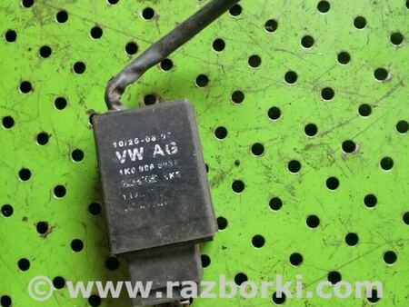 Блок управления топливным насосом для Volkswagen Jetta 6 NF (06.2010 - 04.2019) Киев 1K0906093F